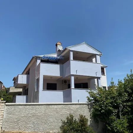 Lungomare Apartman *