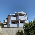 Lungomare Apartman *